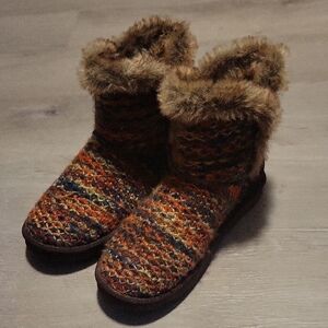 Lamo Multicolor Knit Slippers with Faux Fur